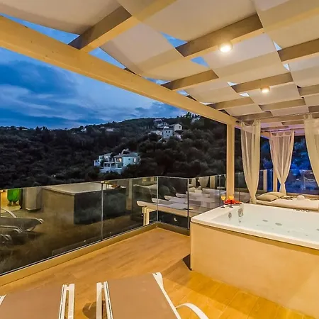 Likely And Spacious 4 Bedroom Pool 别墅 *