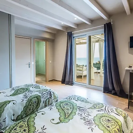Likely And Spacious 4 Bedroom Pool 别墅