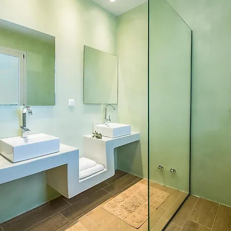 Likely And Spacious 4 Bedroom Pool 别墅 切尔沃港
