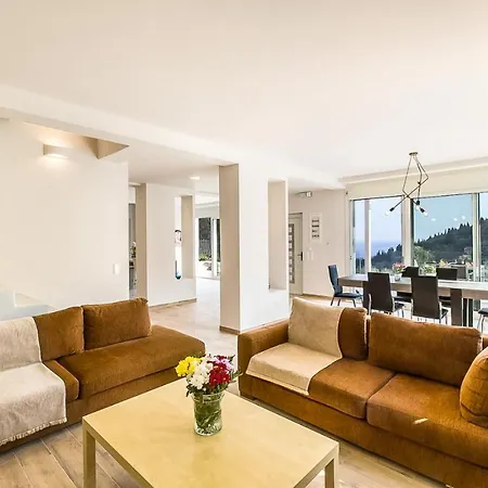 Likely And Spacious 4 Bedroom Pool *