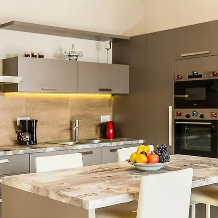 Likely And Spacious 4 Bedroom Pool Porto Cervo